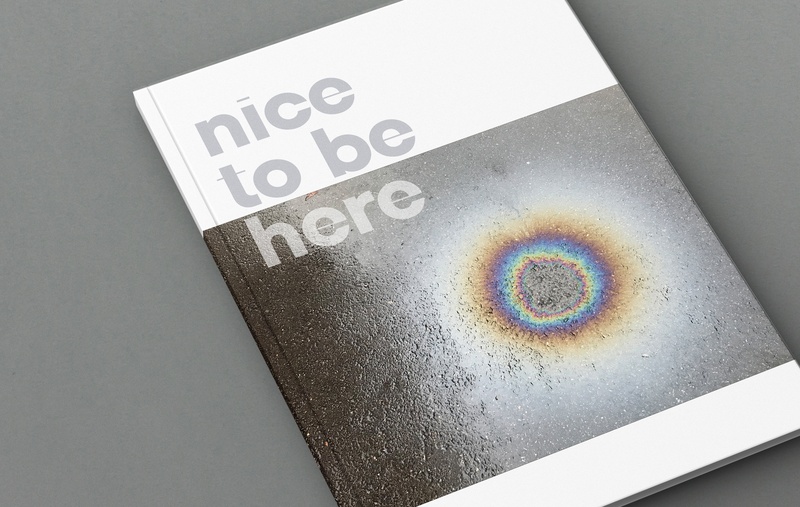 Buch_Nice-to-be-here_Cover_Teaser_01.jpg